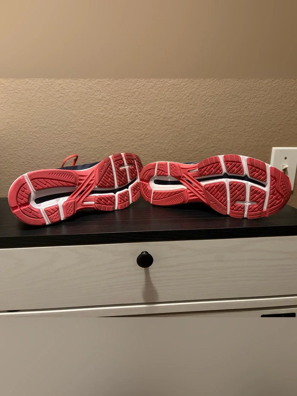 Like-New ASICS GT-2000 v7 in Peacoat/Silver